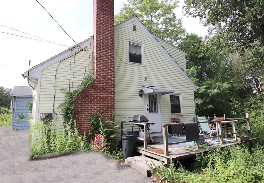 Saugus, Massachusetts 01906, United States, 4 Bedrooms Bedrooms, ,1 BathroomBathrooms,Residential,Active,176906