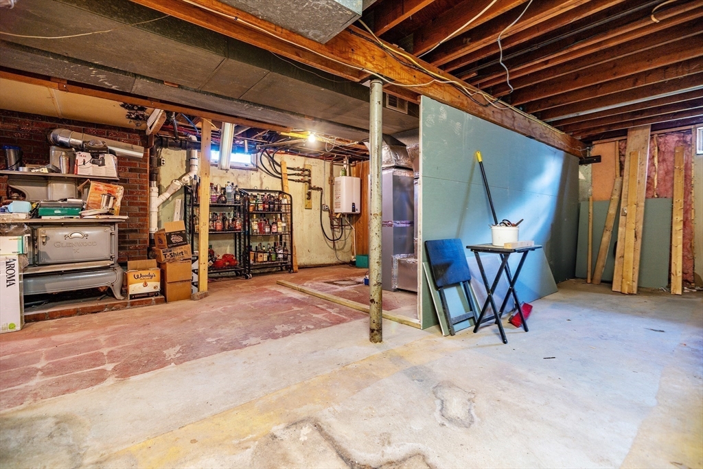 East Providence, Rhode Island 02914, United States, 4 Bedrooms Bedrooms, ,3 BathroomsBathrooms,Residential,Active,158790