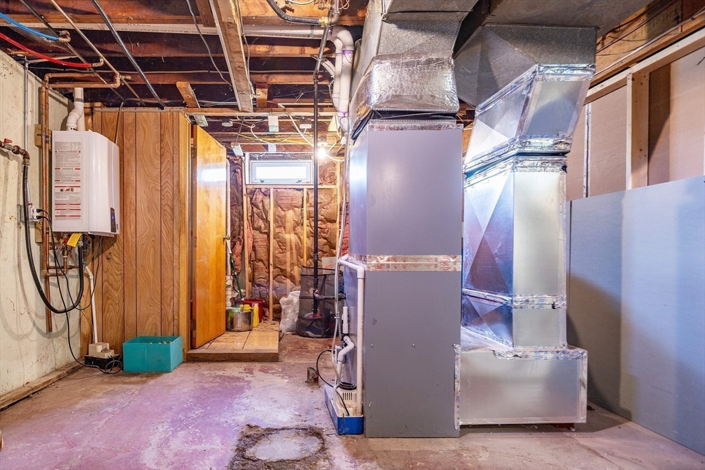 East Providence, Rhode Island 02914, United States, 4 Bedrooms Bedrooms, ,3 BathroomsBathrooms,Residential,Active,158790