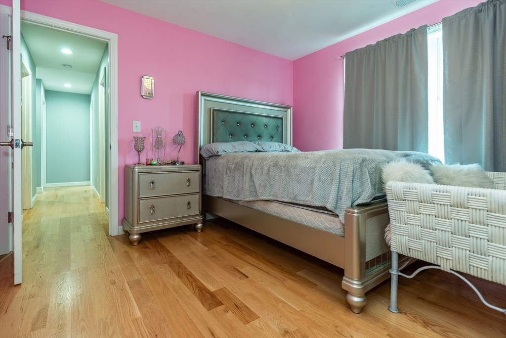 East Providence, Rhode Island 02914, United States, 4 Bedrooms Bedrooms, ,3 BathroomsBathrooms,Residential,Active,158790