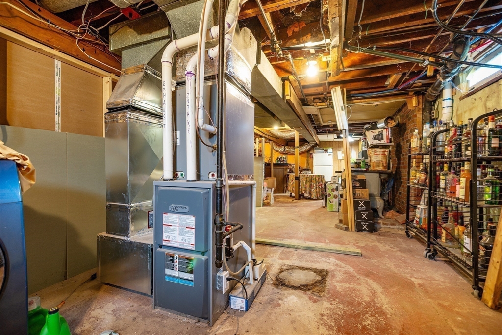 East Providence, Rhode Island 02914, United States, 4 Bedrooms Bedrooms, ,3 BathroomsBathrooms,Residential,Active,158790