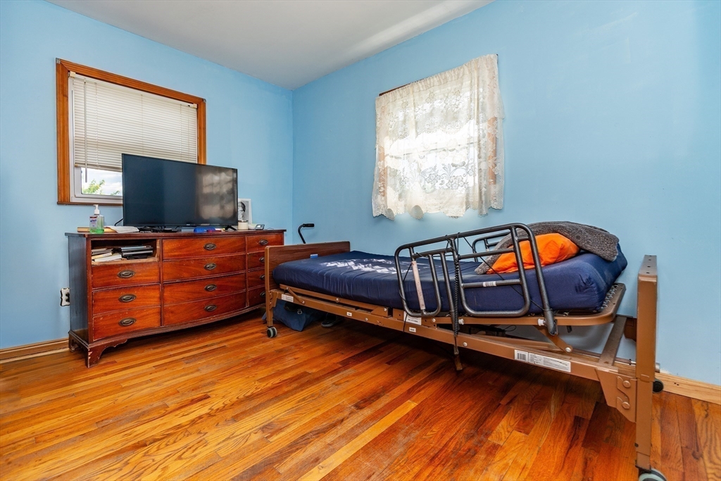 East Providence, Rhode Island 02914, United States, 4 Bedrooms Bedrooms, ,3 BathroomsBathrooms,Residential,Active,158790