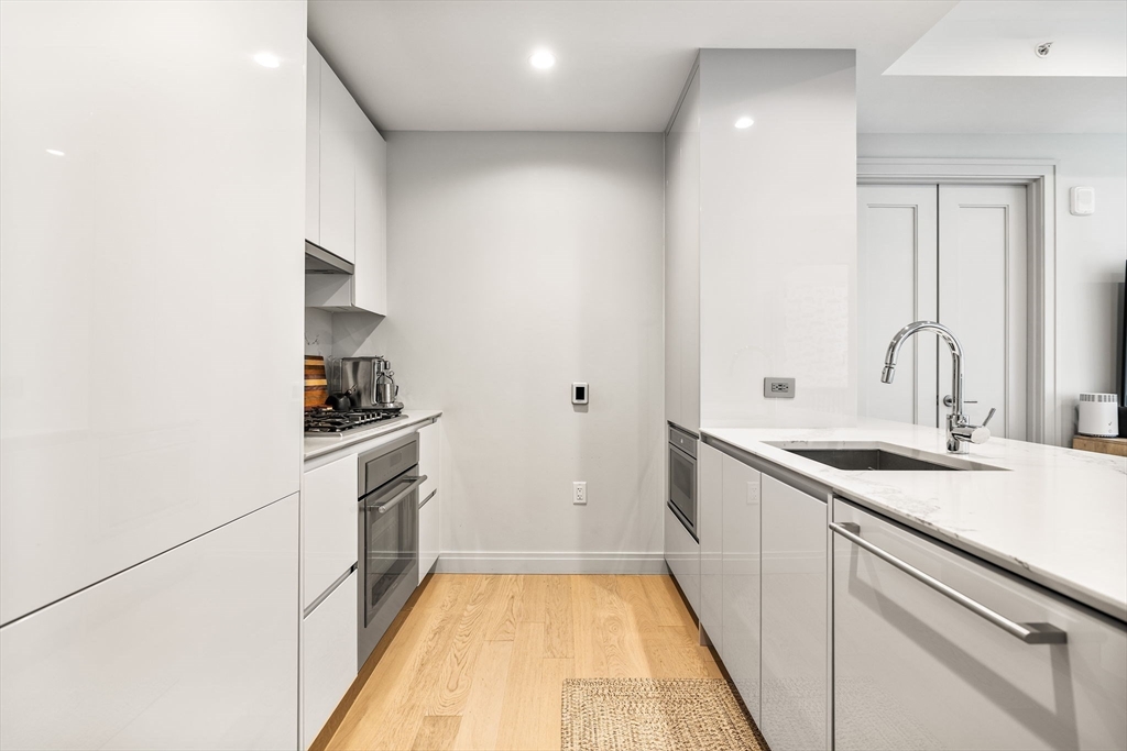 135 Seaport Blvd 906