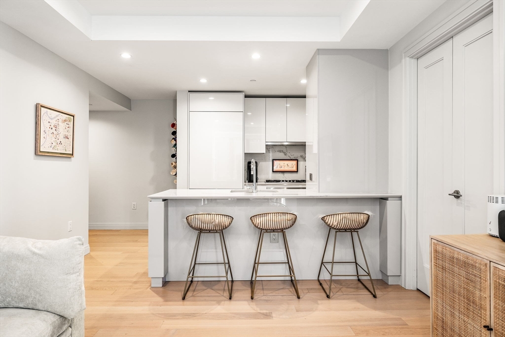 135 Seaport Blvd 906