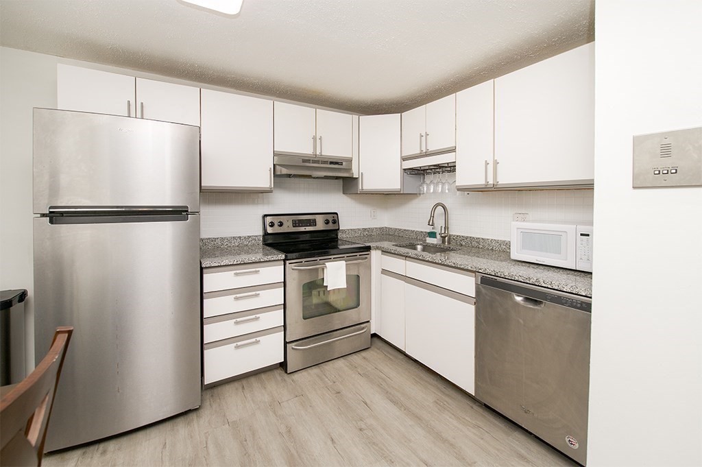 700 Robbins Ave 18