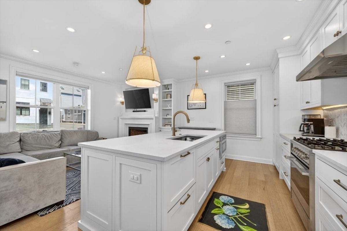 521 East 8th St #1, Boston, MA Photo #1