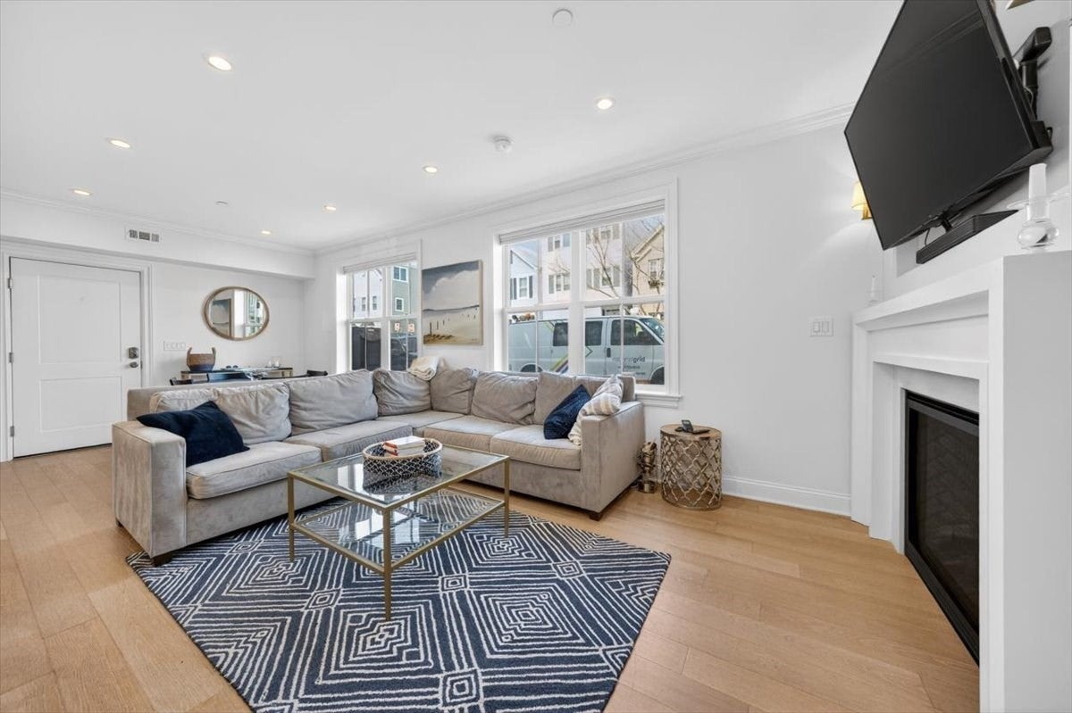 521 East 8th St #1, Boston, MA Photo #9