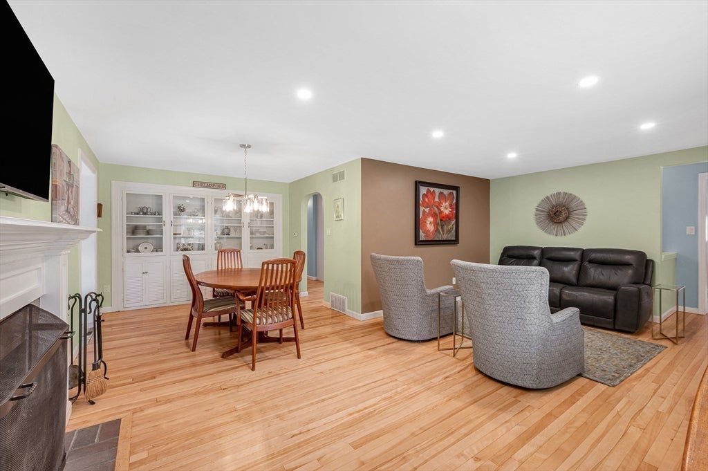 6 Forrest St, Chelmsford, MA, 6 Forrest St, Chelmsford, MA Photo #8