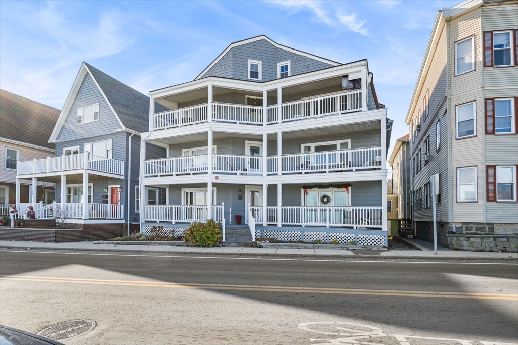 Click for 249 Winthrop Shore Drive #4, Winthrop, MA slideshow