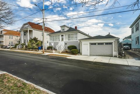 58 Oaklawn St New Bedford MA 02744