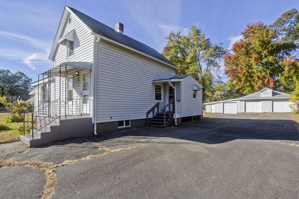 90 Anson St