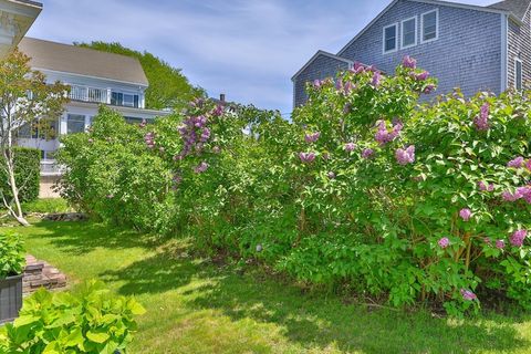 Condominium in Provincetown MA 442 Commercial St 12.jpg