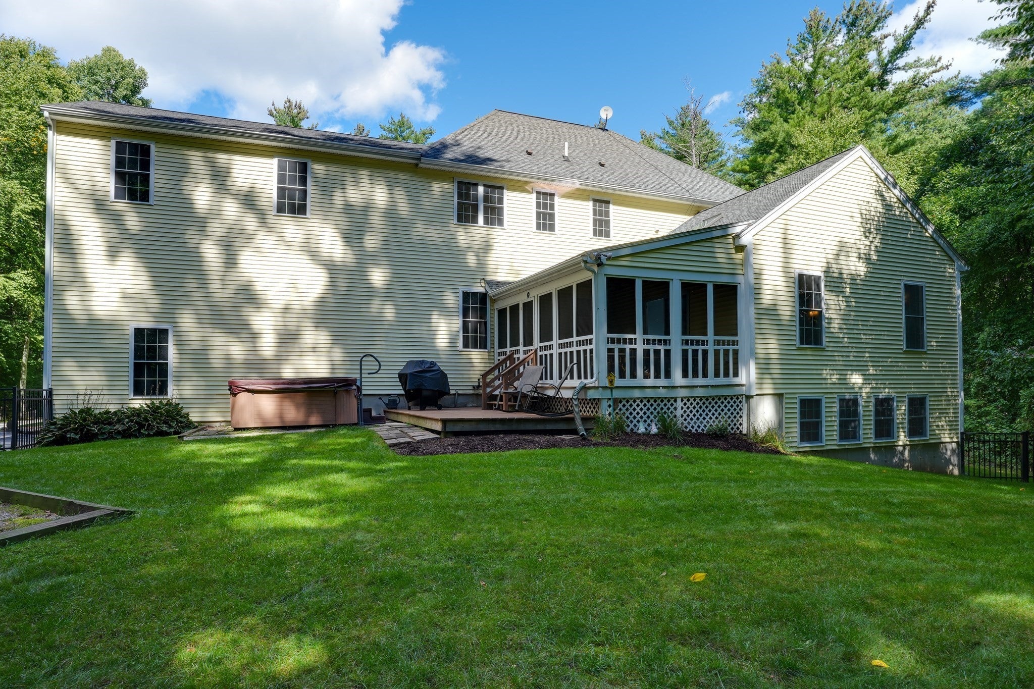 51 Danforth Ln