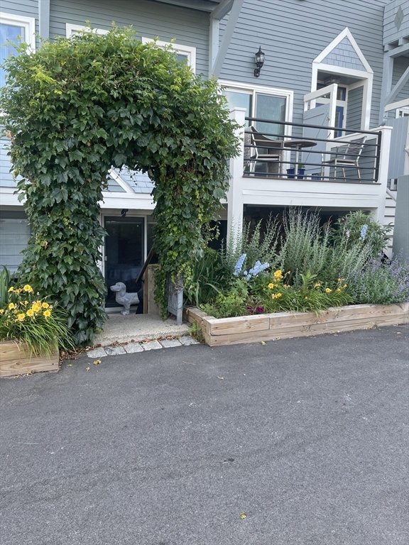 5 Pirates Lane B
