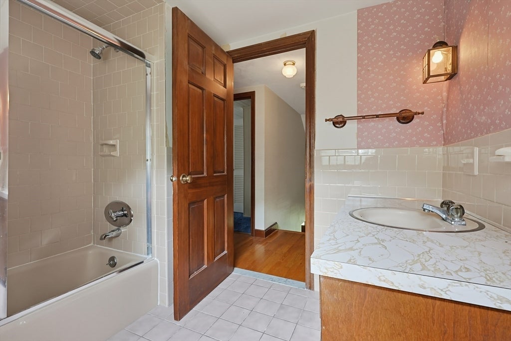 30 Charles St, North Attleboro, MA Photo #28