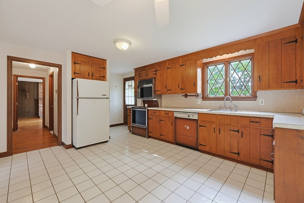 30 Charles St, North Attleboro, MA Photo #6