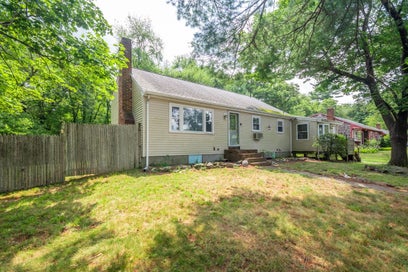 81 Border Rd Holbrook MA 02343