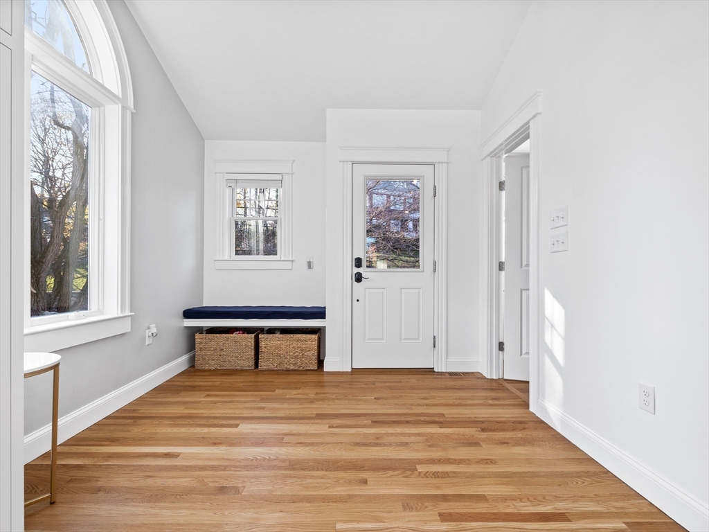 25 Falmouth Rd, Arlington, MA Photo #12