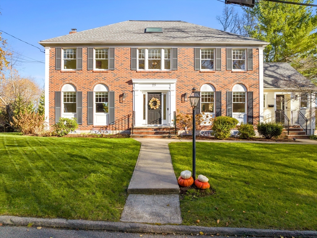 Click for 25 Falmouth Rd, Arlington, MA slideshow