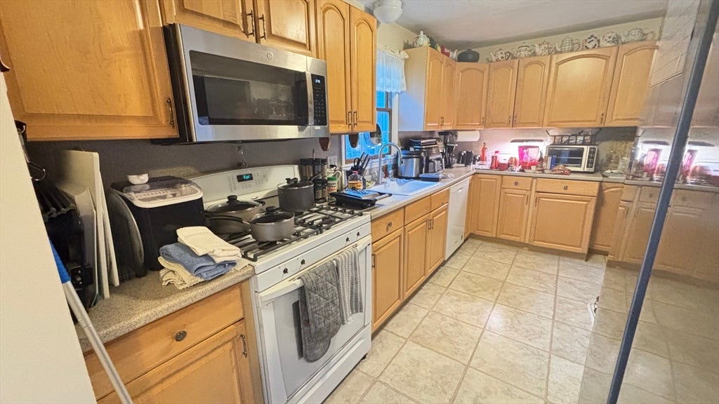 74 Elm St #A, Framingham, MA Photo #16