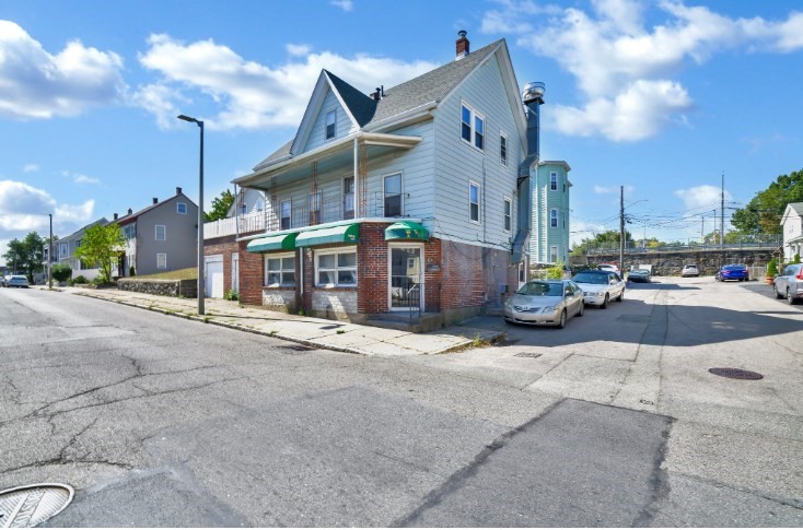 1505 Hyde Park Ave