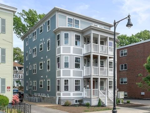 650 Hyde Park Ave 2L Boston MA 02131