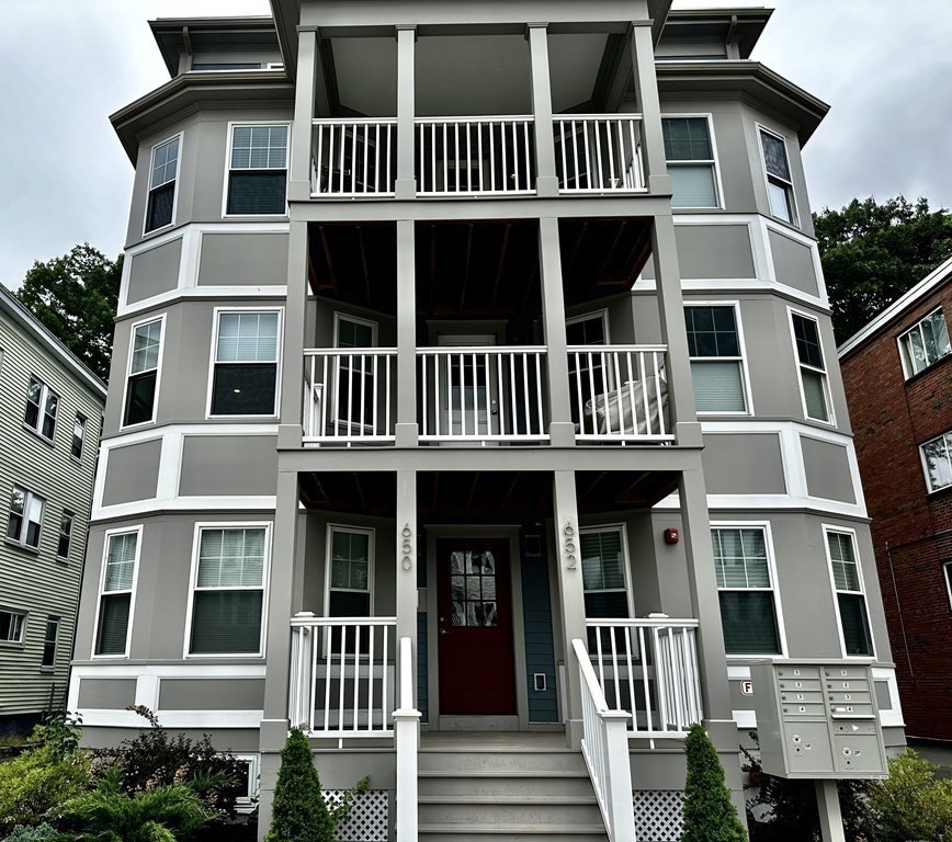 650 Hyde Park Ave 2L