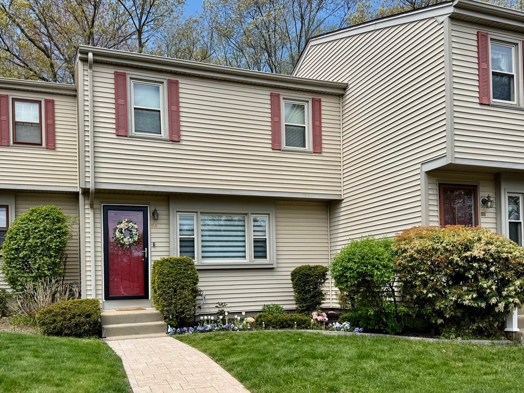 Photo of 152 E Bacon St, Plainville, MA