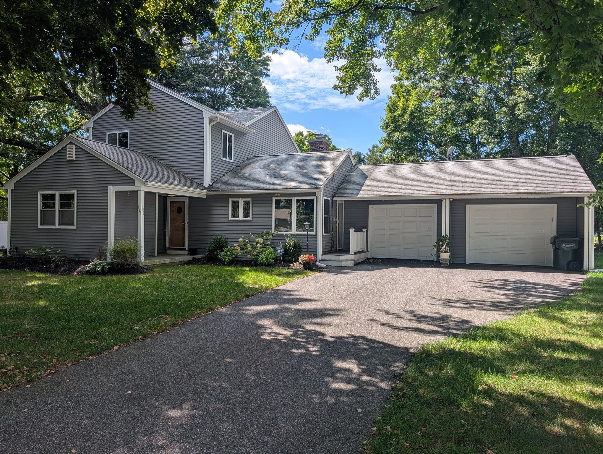Photo of 192 Ambrose St, Springfield, MA