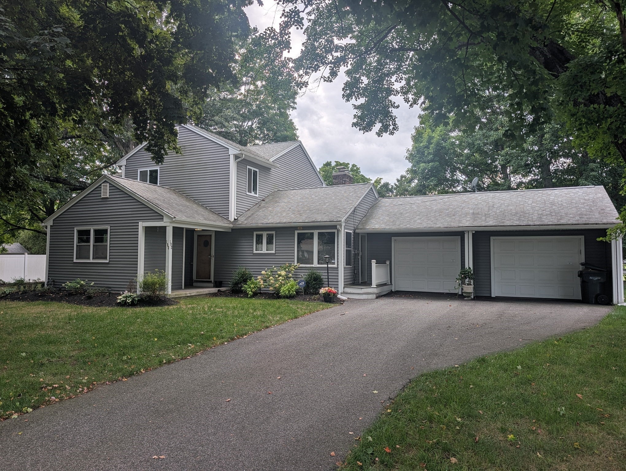 Photo of 192 Ambrose St, Springfield, MA
