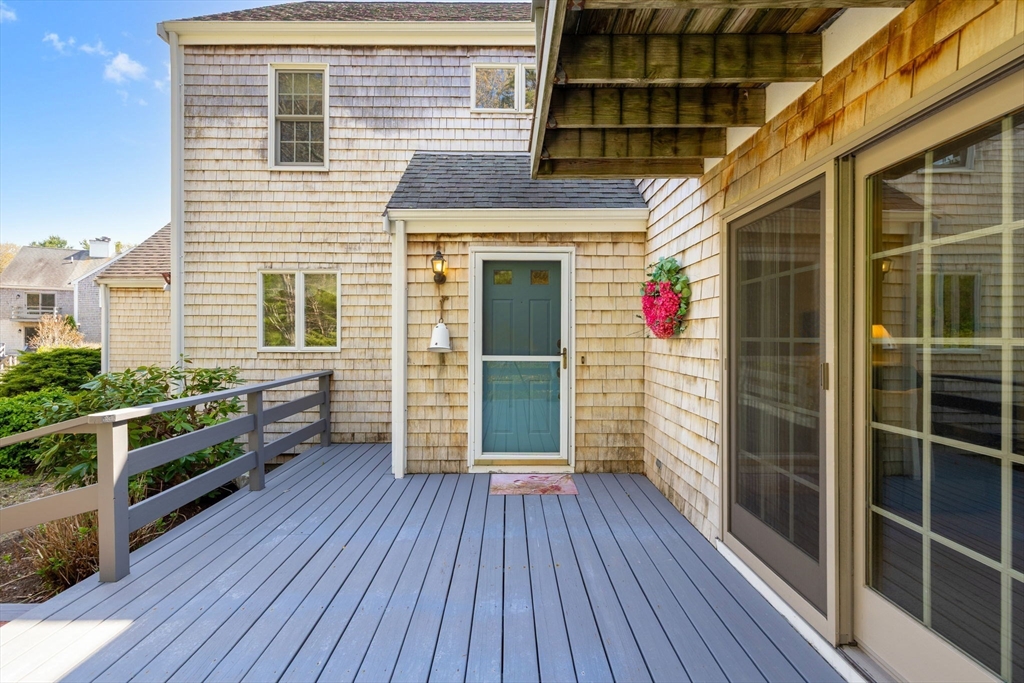 12 Chilmark Dr 12