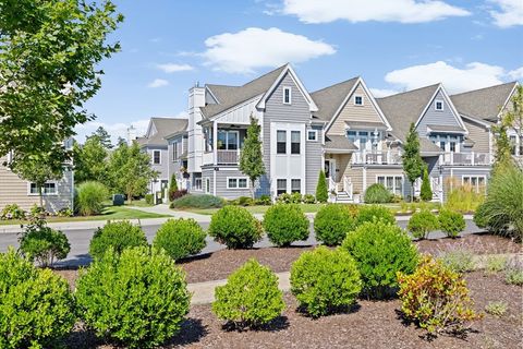 21 Daisy Ln Plymouth MA 02360