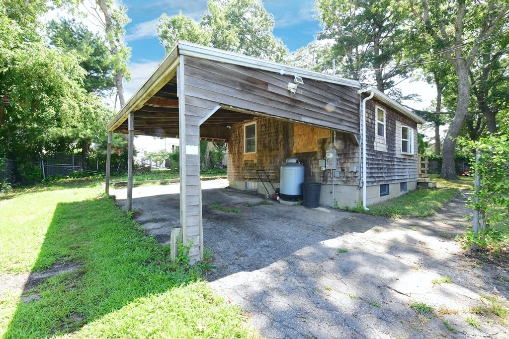 27 Lake Dr
