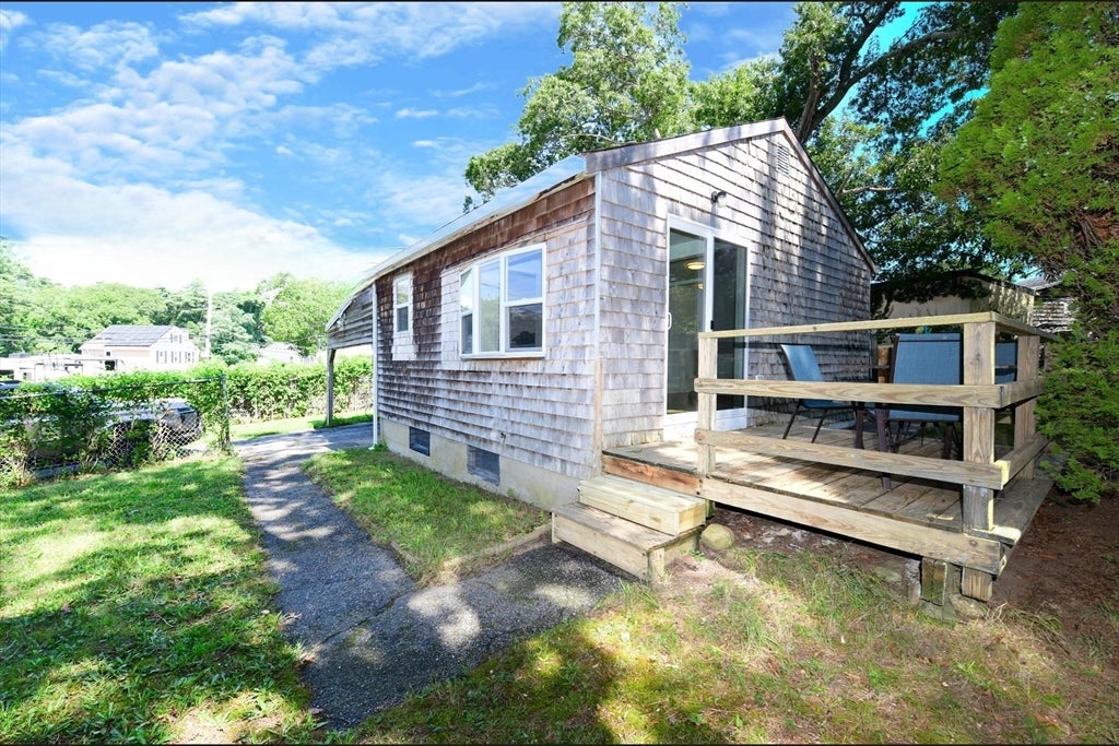 27 Lake Dr