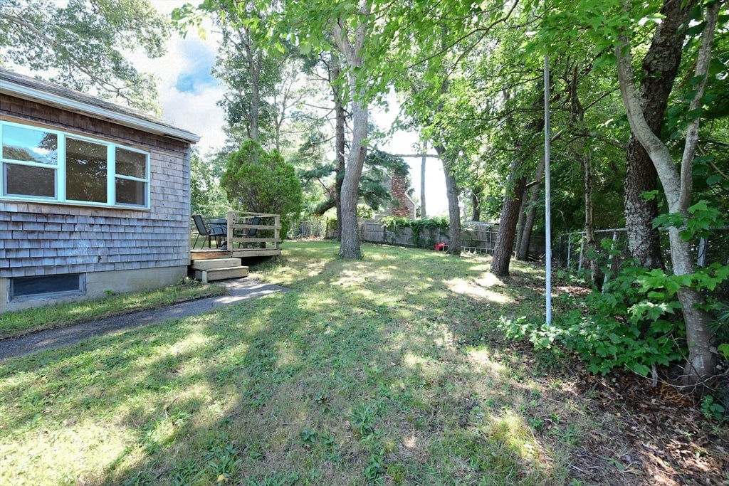 27 Lake Dr
