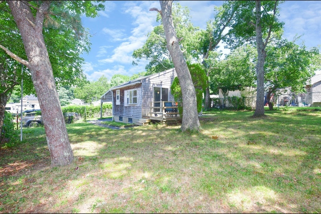 27 Lake Dr