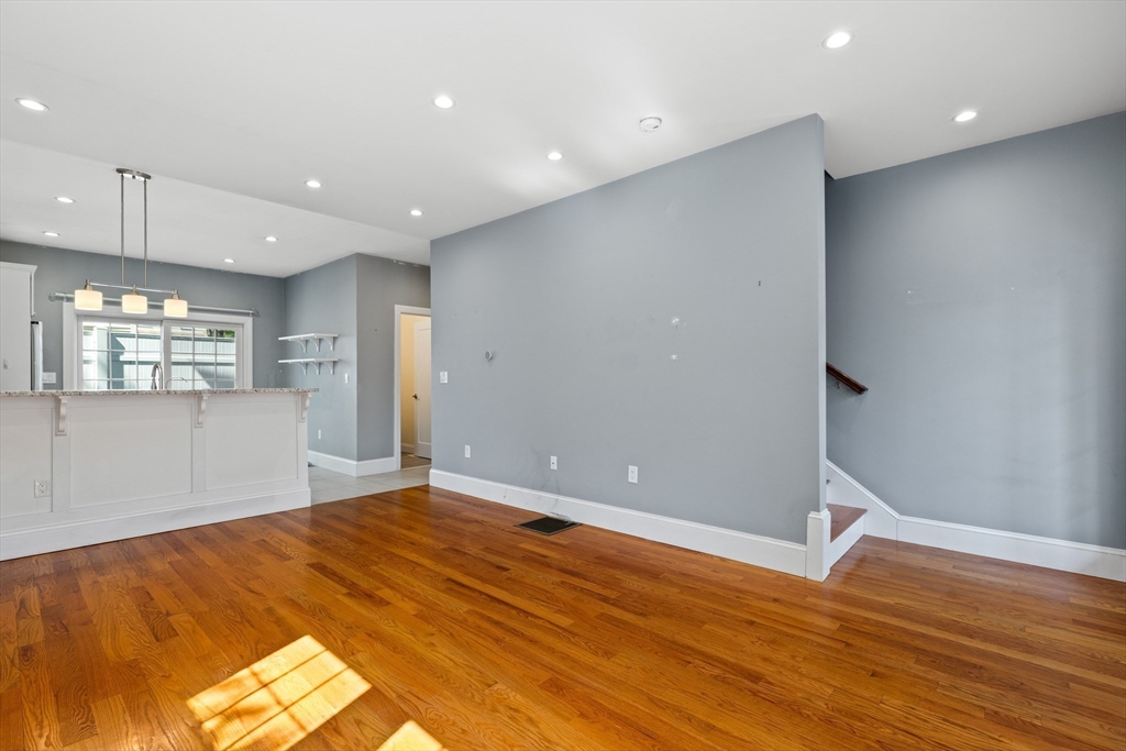 8 Loring Pl 8