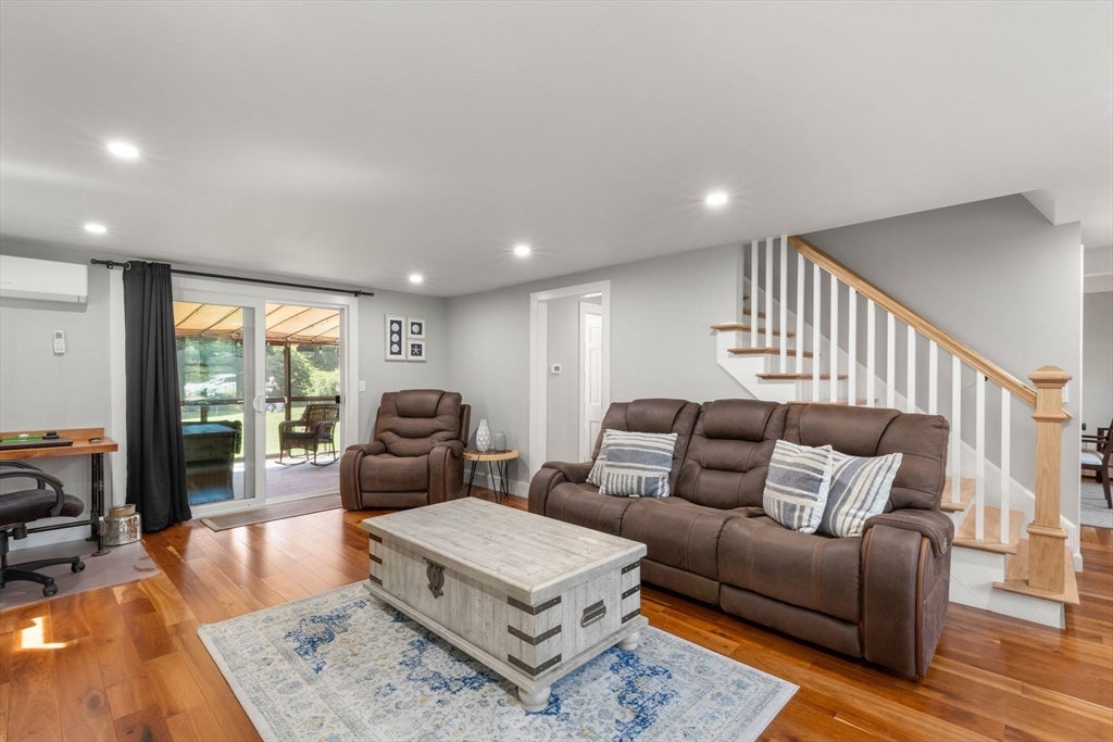 118 Wayside Dr, Brewster, MA, 118 Wayside Dr, Brewster, MA Photo #4
