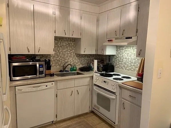 10 Scottfield Road 14