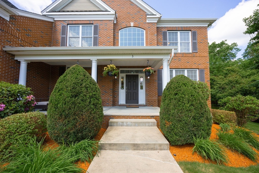 3 Lexington Dr