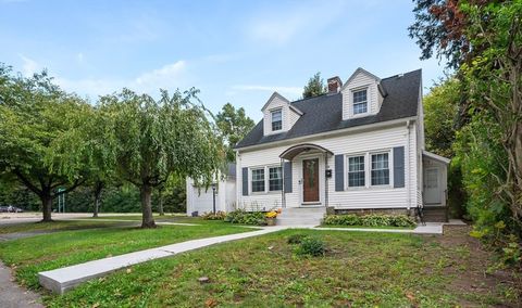 Photo of 36 Melrose St, Worcester, MA 01605 (MLS # 73492018)