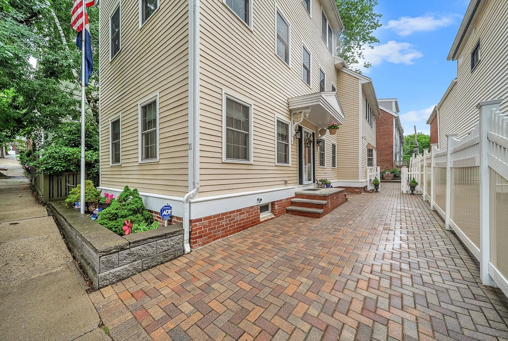13 Oak St