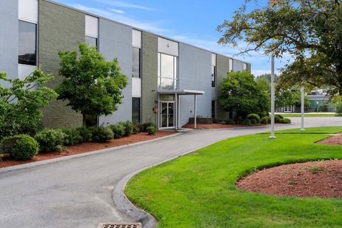 4 Preston Ct Bedford MA 01730