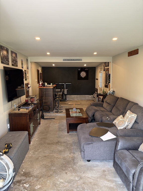 1 Richmond Ave, Milford, MA Photo #29