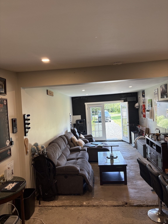 1 Richmond Ave, Milford, MA Photo #28