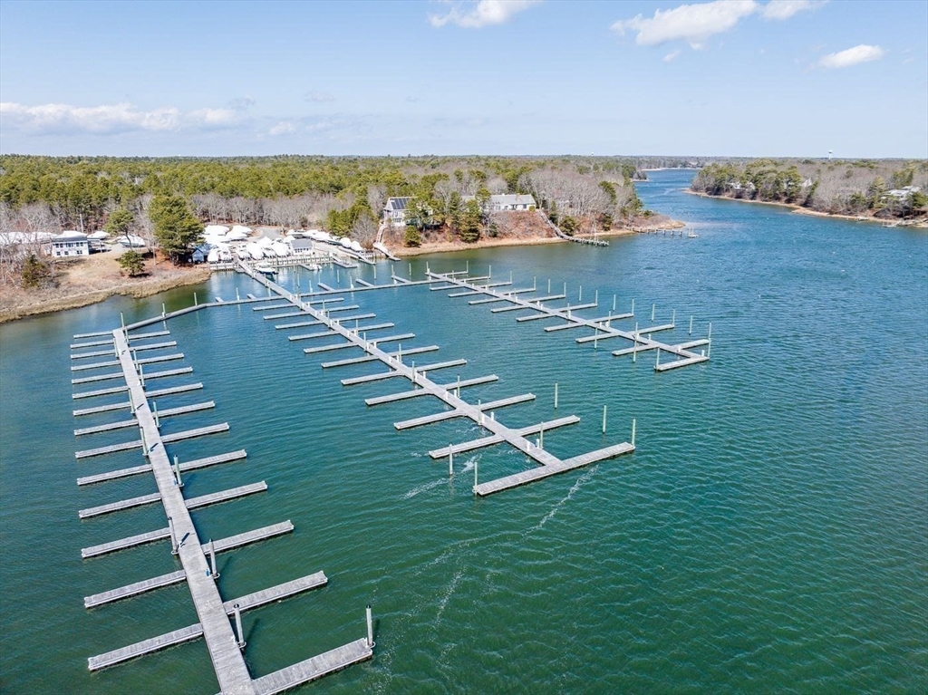 160 Mashpee Neck Rd