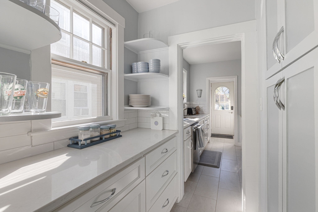 Watertown, Massachusetts 02472, United States, 2 Bedrooms Bedrooms, ,1 BathroomBathrooms,Residential,Active,224100