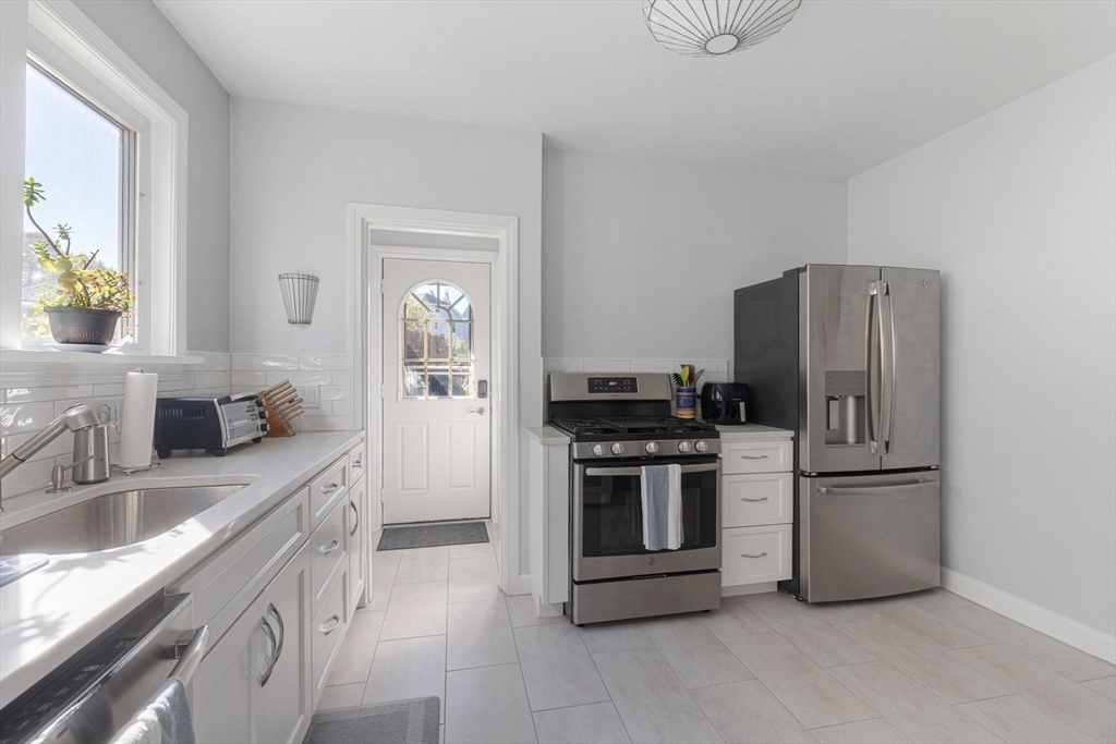 Watertown, Massachusetts 02472, United States, 2 Bedrooms Bedrooms, ,1 BathroomBathrooms,Residential,Active,224100