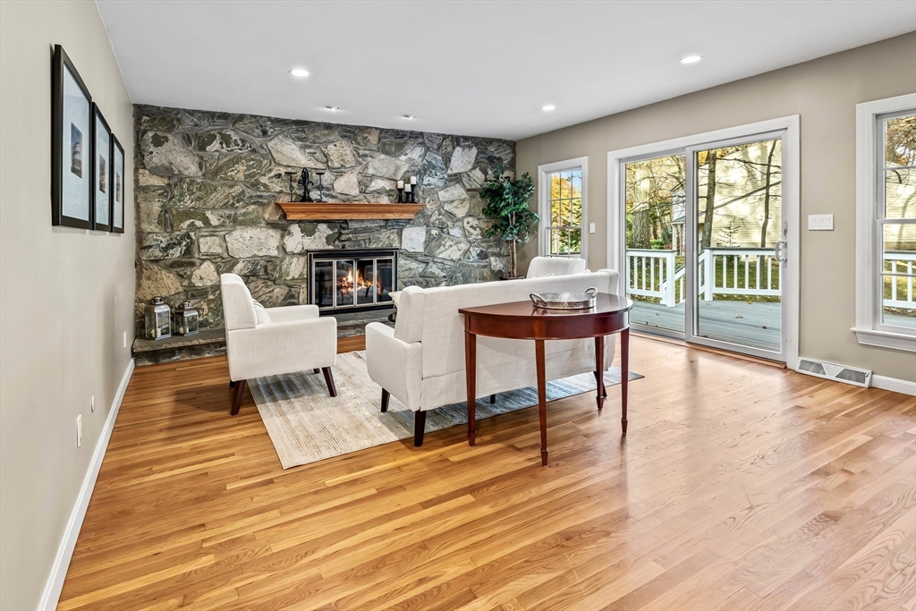 Framingham, Massachusetts 01702, United States, 4 Bedrooms Bedrooms, ,3 BathroomsBathrooms,Residential,Active,243719