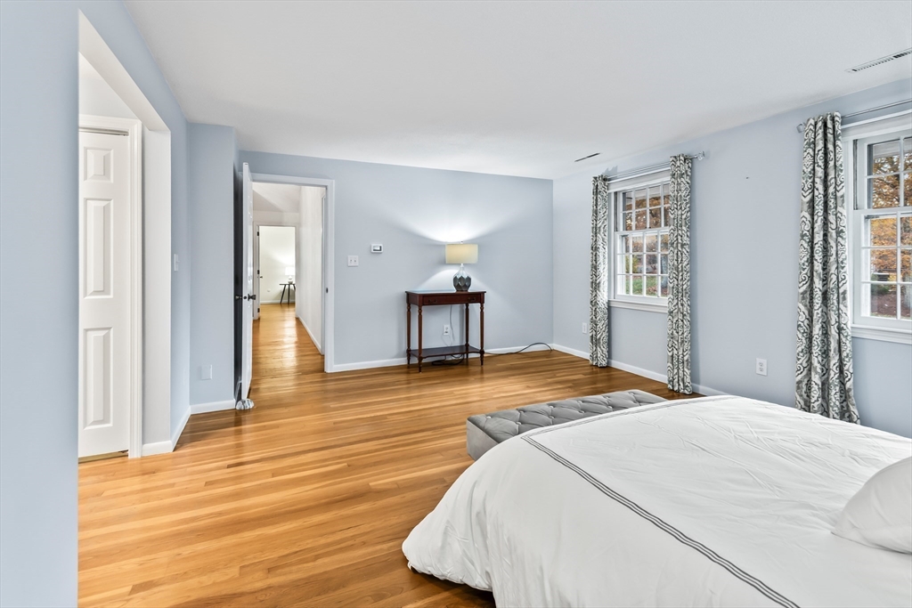 Framingham, Massachusetts 01702, United States, 4 Bedrooms Bedrooms, ,3 BathroomsBathrooms,Residential,Active,243719